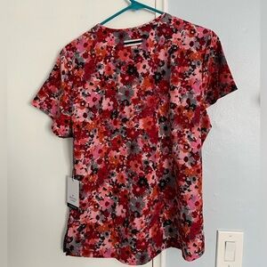 Beyond scrubs women’s top size medium NWT